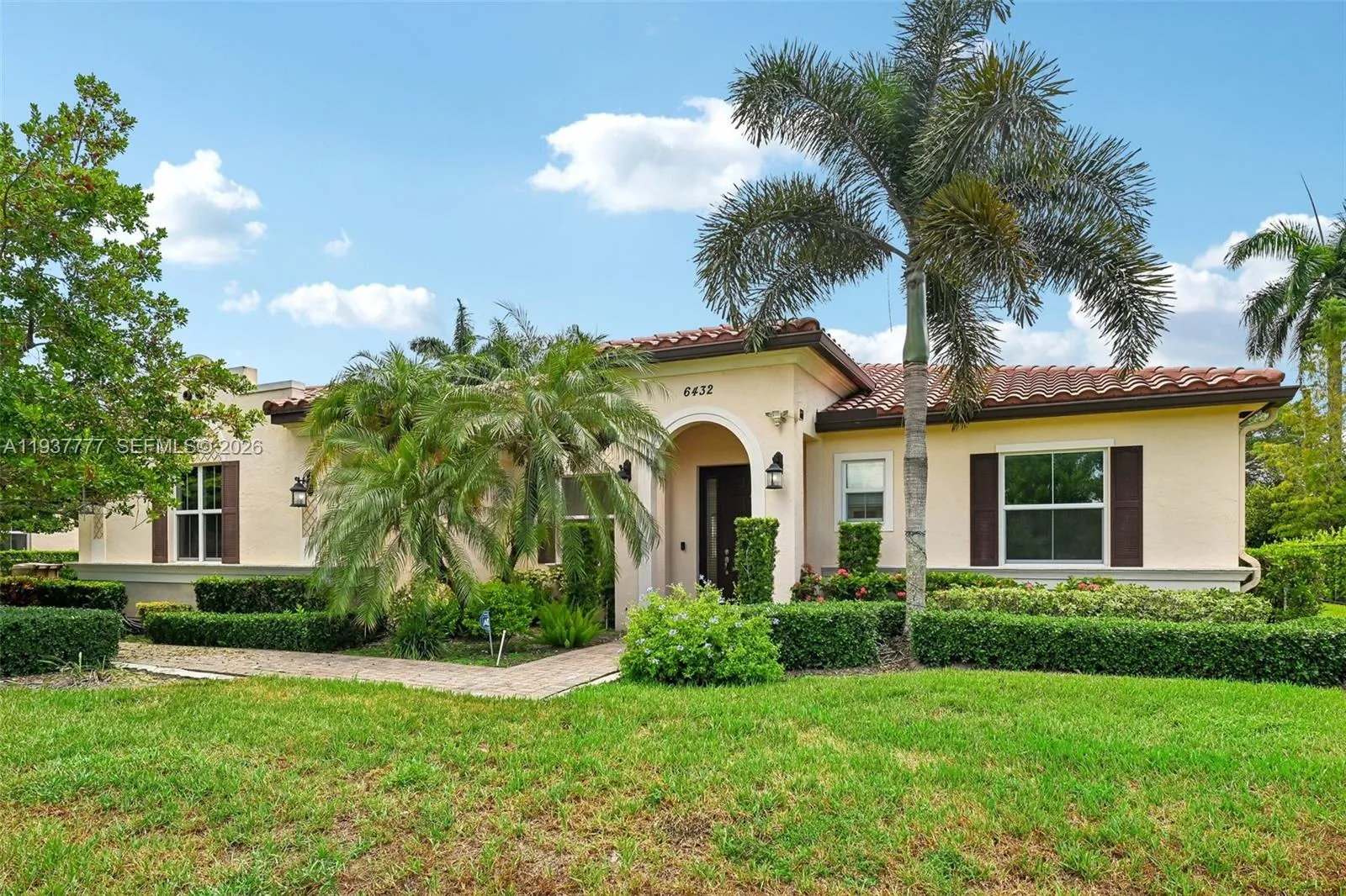 Foto de propiedad en 6432 SW 55th Place, Davie, FL 33314 Davie con MLS# 