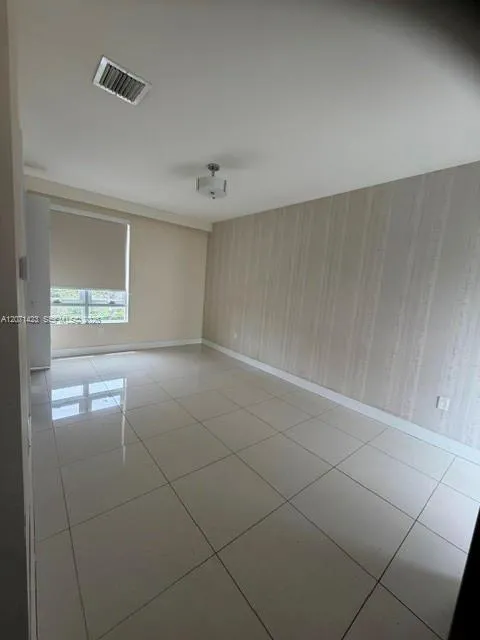 Foto de propiedad en 6434 NW 104th Court next gen, Doral, FL 33178 Doral con MLS# 