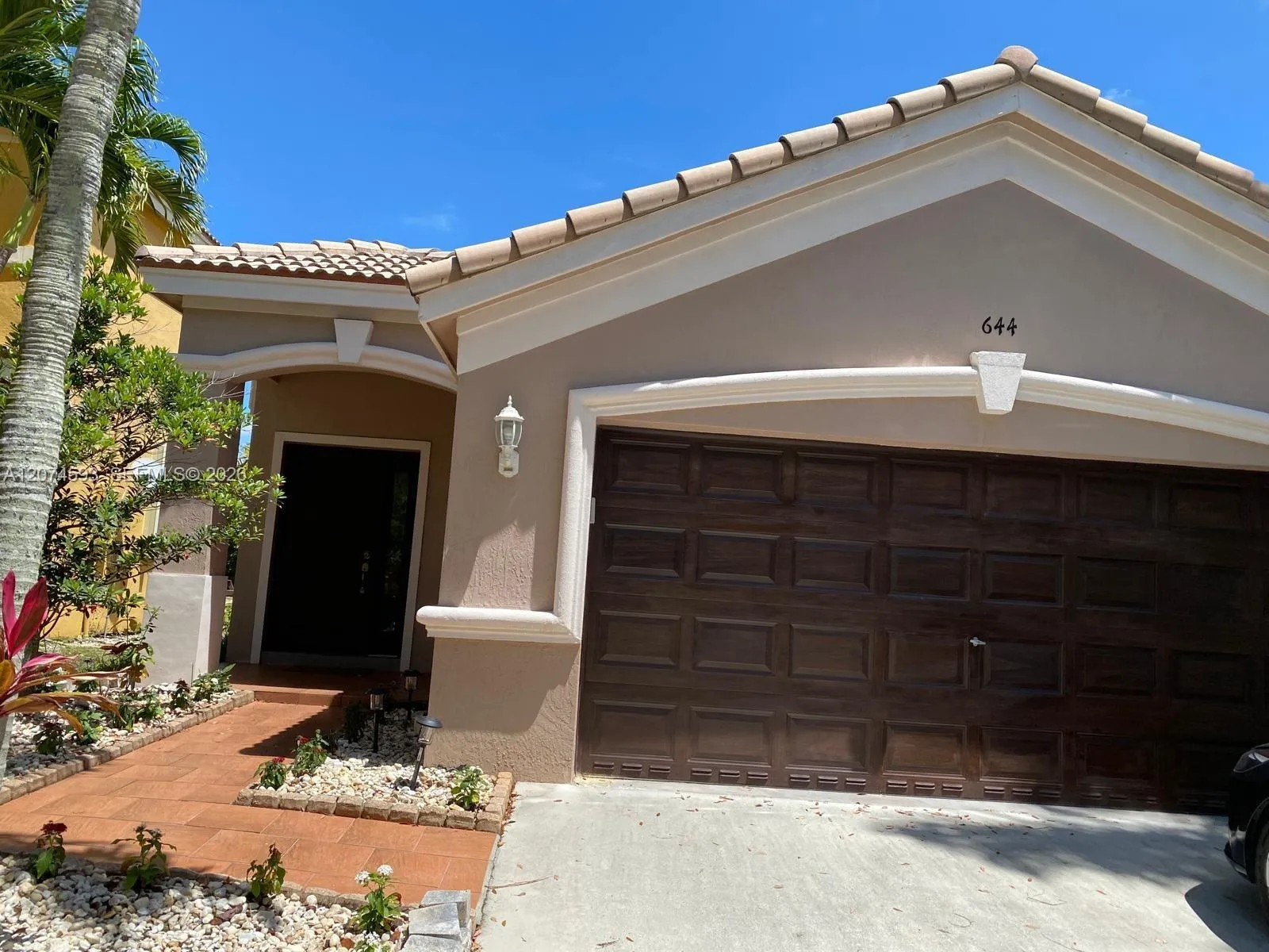 Foto de propiedad en 644 Conservation Drive, Weston, FL 33327 Weston con MLS# 