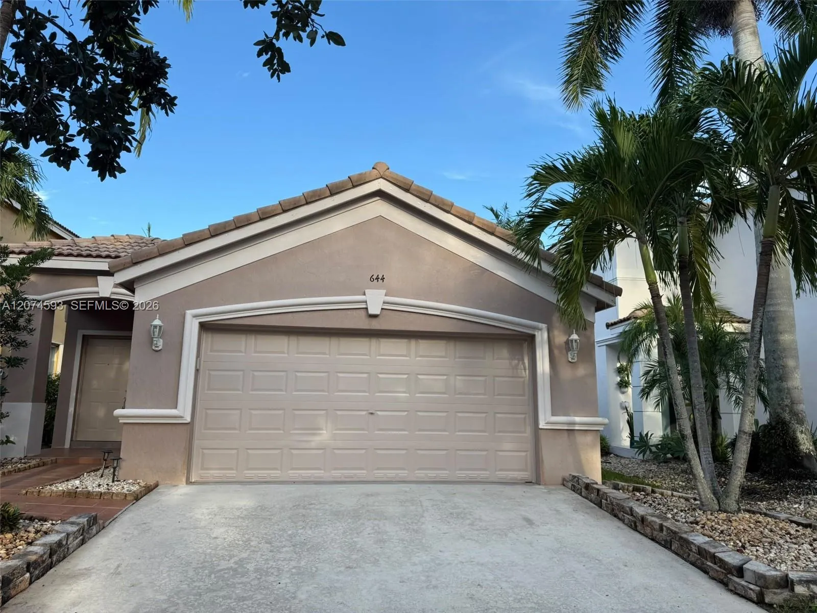 Foto de propiedad en 644 Conservation Drive, Weston, FL 33327 Weston con MLS# 