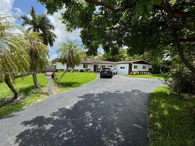 Foto de propiedad en 6440 Miller Drive, South Miami, FL 33155 South Miami con MLS# 