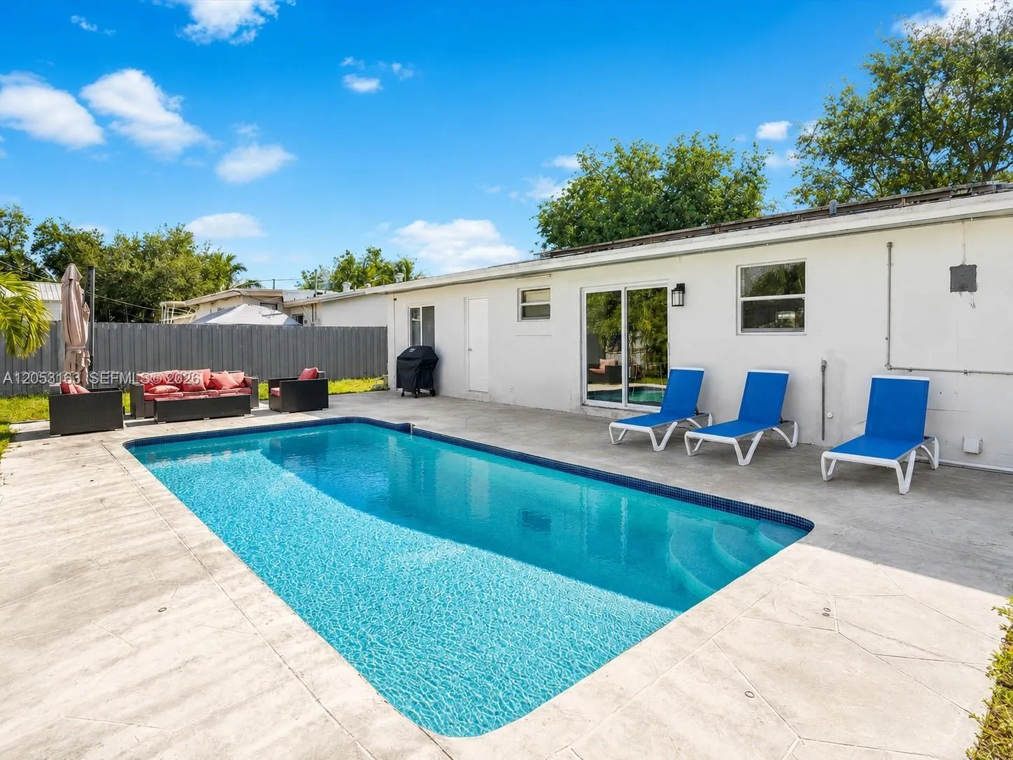 Foto de propiedad en 6441 Meade Street, Hollywood, FL 33024 Hollywood con MLS# 