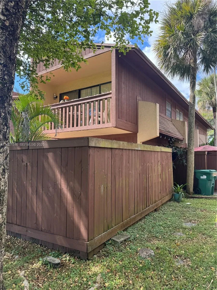 Foto de propiedad en 6445 SW 116th Place A, Miami, FL 33173 Miami con MLS# 