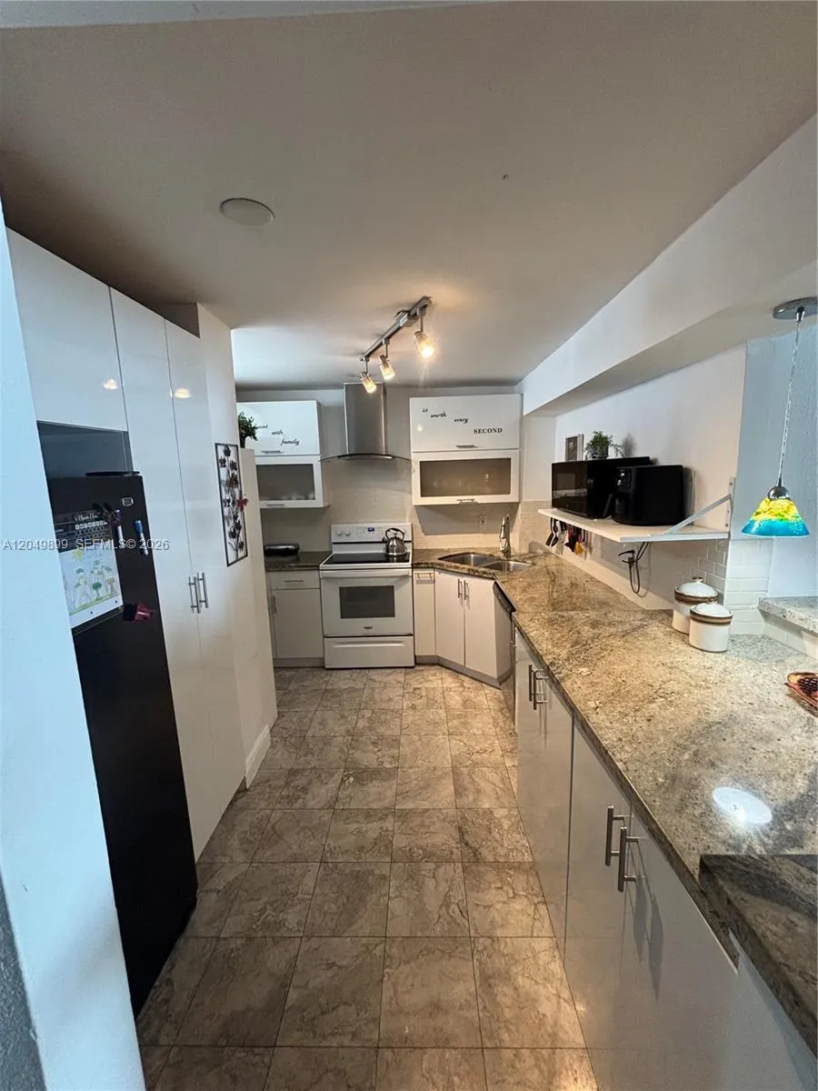 Foto de propiedad en 6450 Collins Avenue 1207, Miami Beach, FL 33141 Miami Beach con MLS# 