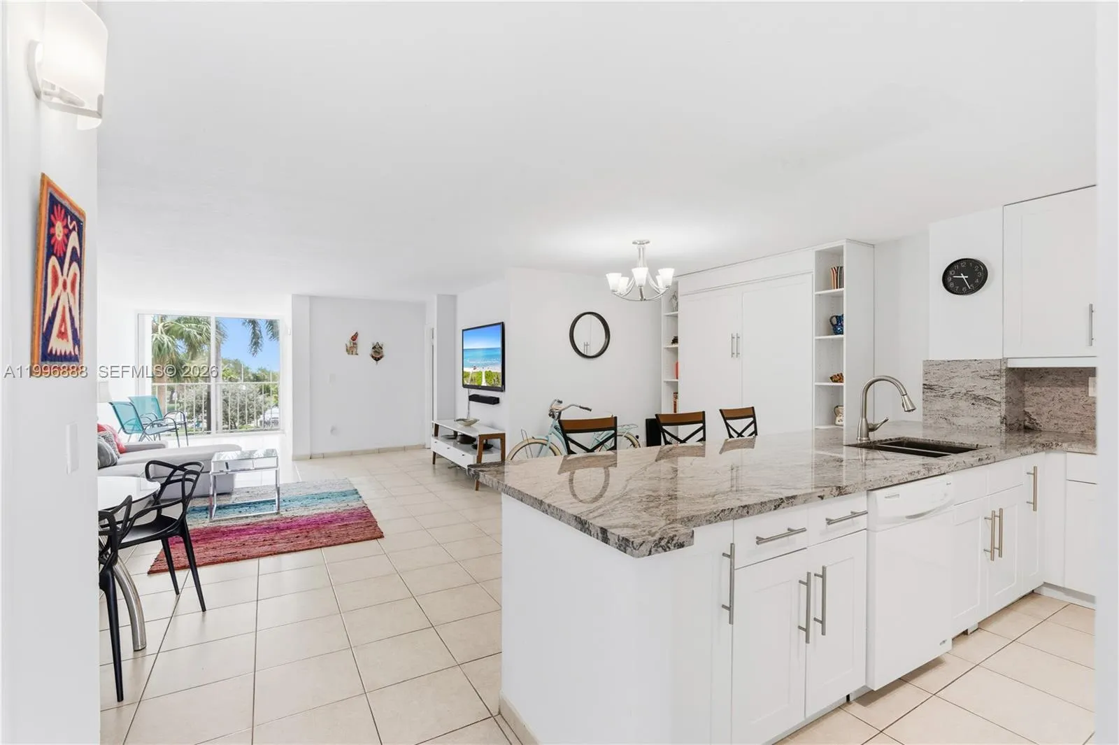 Foto de propiedad en 6450 Collins Avenue 204, Miami Beach, FL 33141 Miami Beach con MLS# 