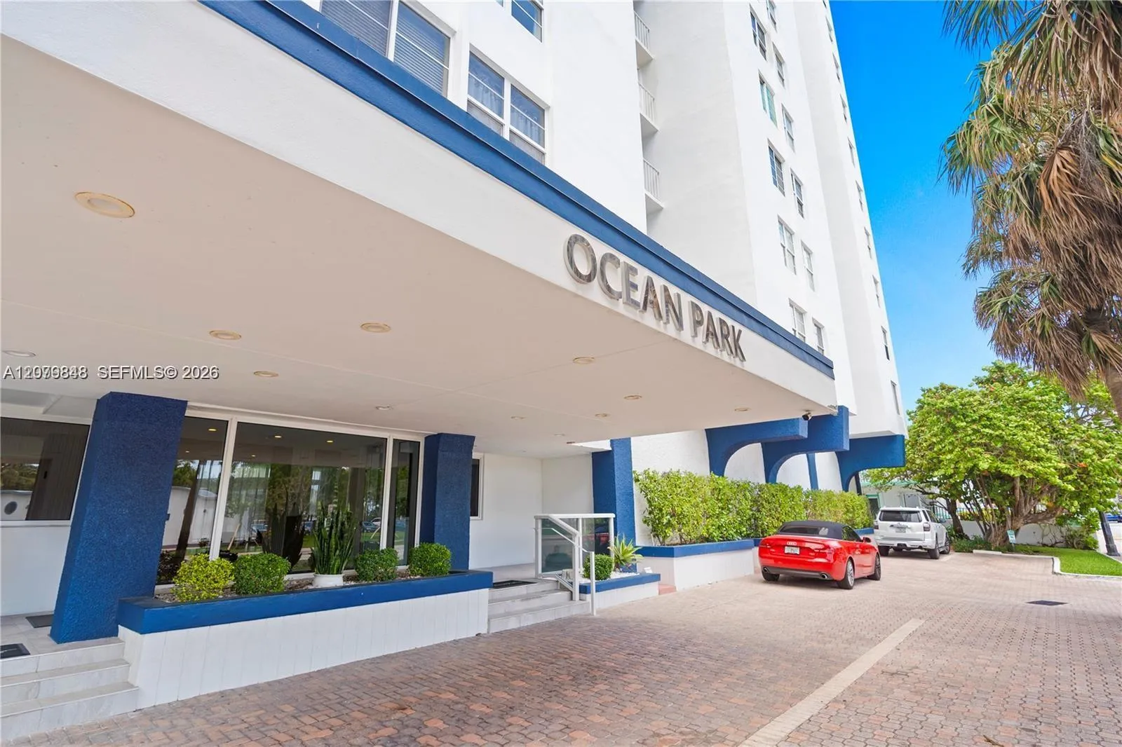 Foto de propiedad en 6450 Collins Avenue 205, Miami Beach, FL 33141 Miami Beach con MLS# 