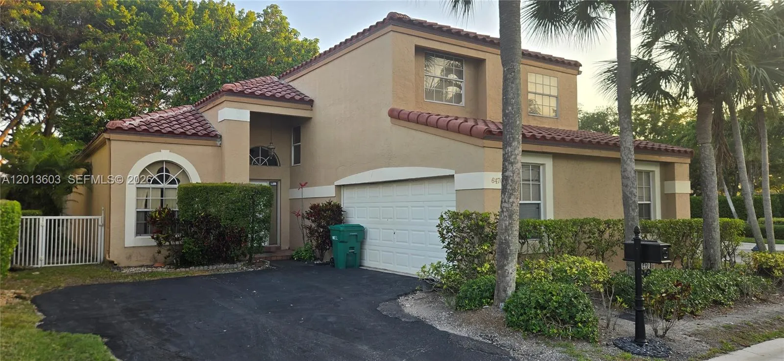 Foto de propiedad en 6470 NW 77th Place, Parkland, FL 33067 Parkland con MLS# 
