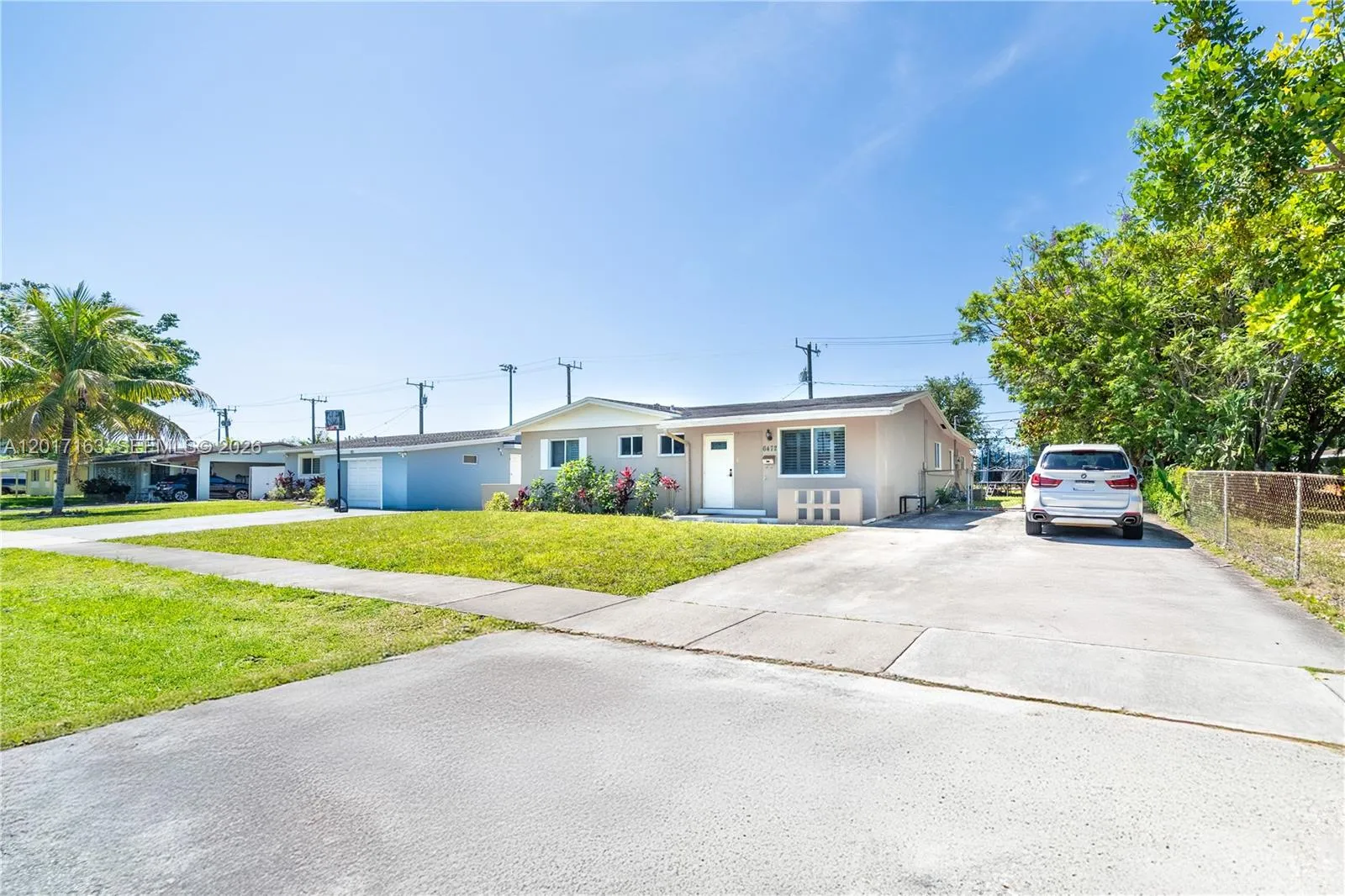Foto de propiedad en 6472 Pierce Street, Hollywood, FL 33024 Hollywood con MLS# 