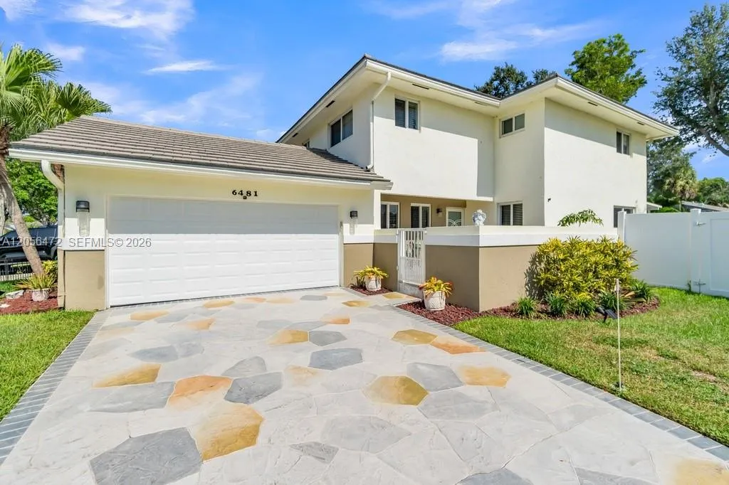 Foto de propiedad en 6481 SW 13th Street, Plantation, FL 33317 Plantation con MLS# 