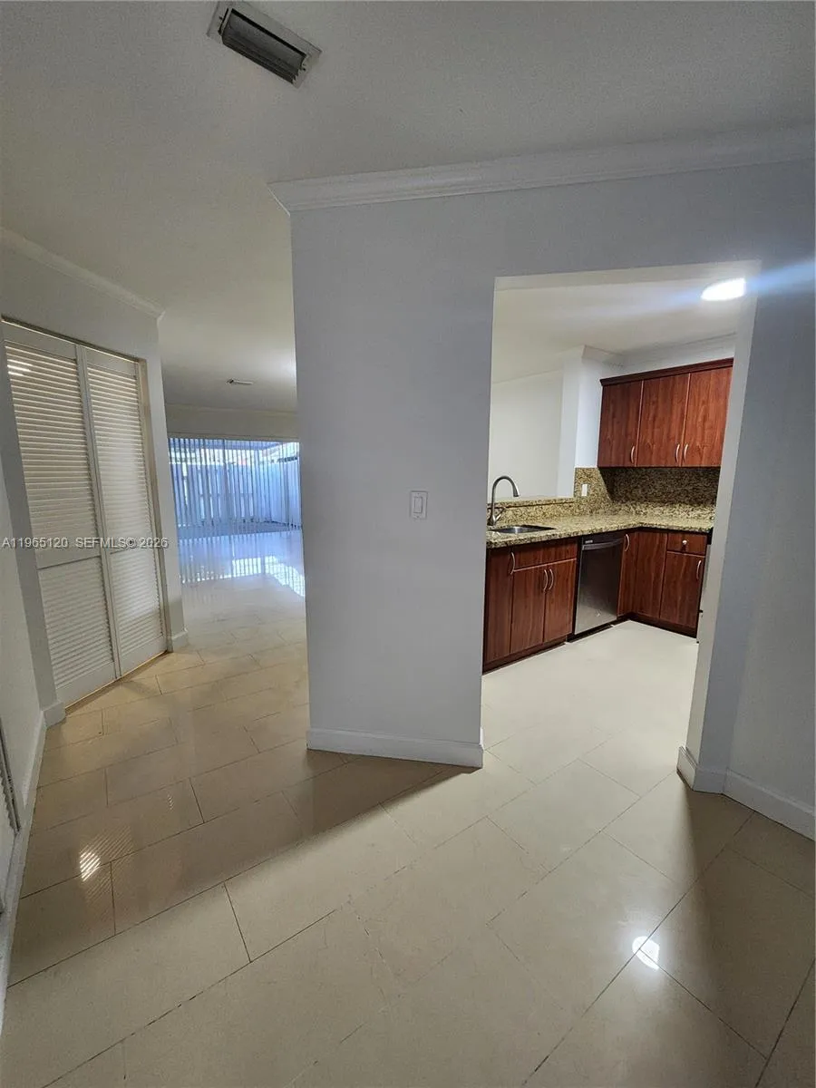 Foto de propiedad en 6485 SW 129th Avenue, Miami, FL 33183 Miami con MLS# 