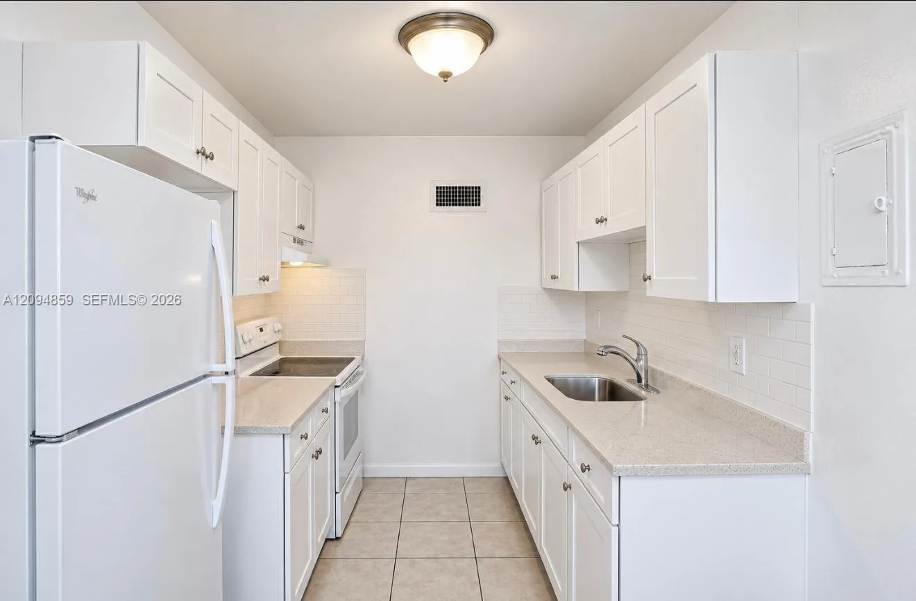 En Renta 6487 W Flagler Street 9, Miami, FL 33144, Miami, FL 33144