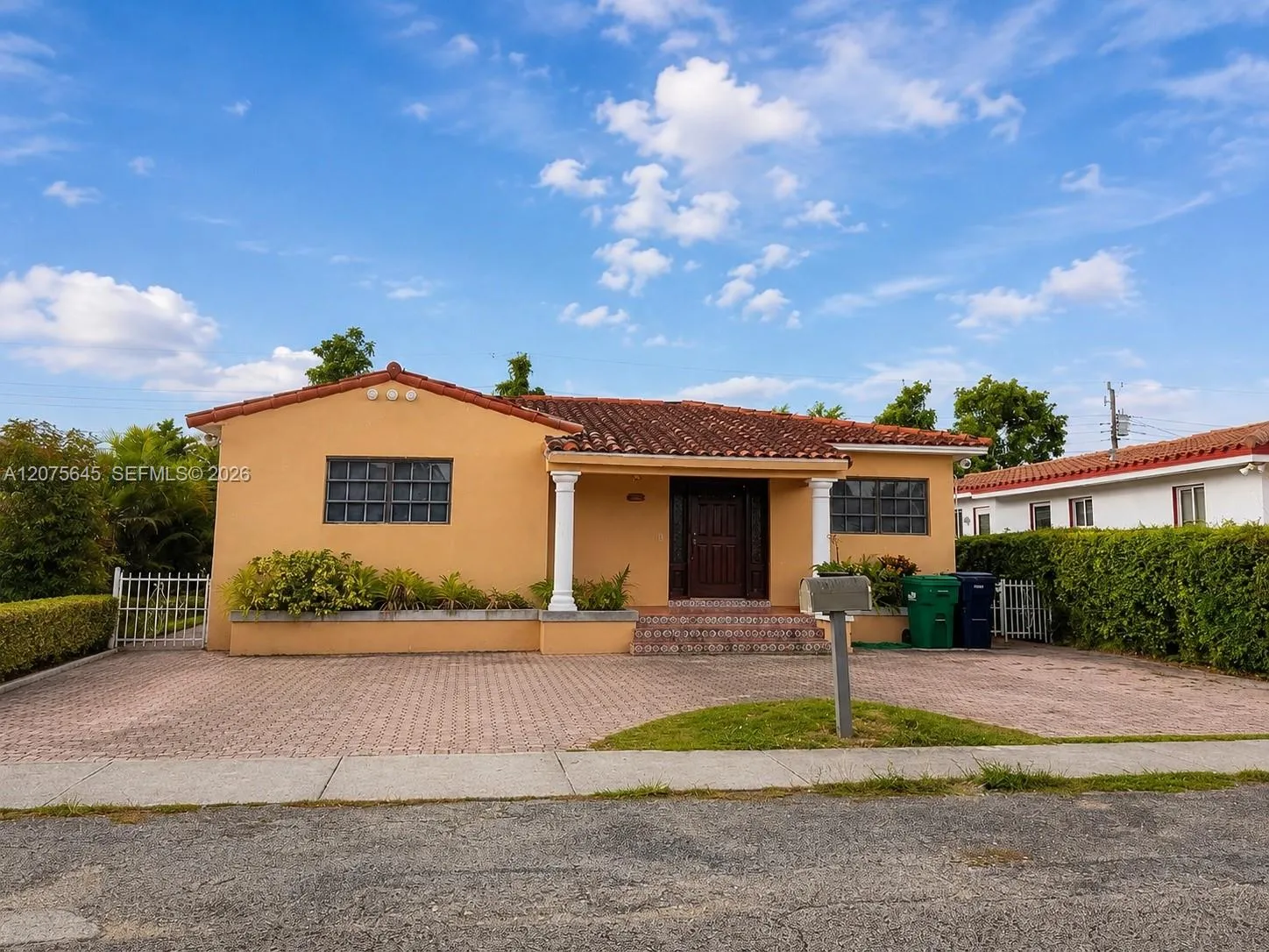 Foto de propiedad en 6488 SW 25th Street 1, Miami, FL 33155 Miami con MLS# 