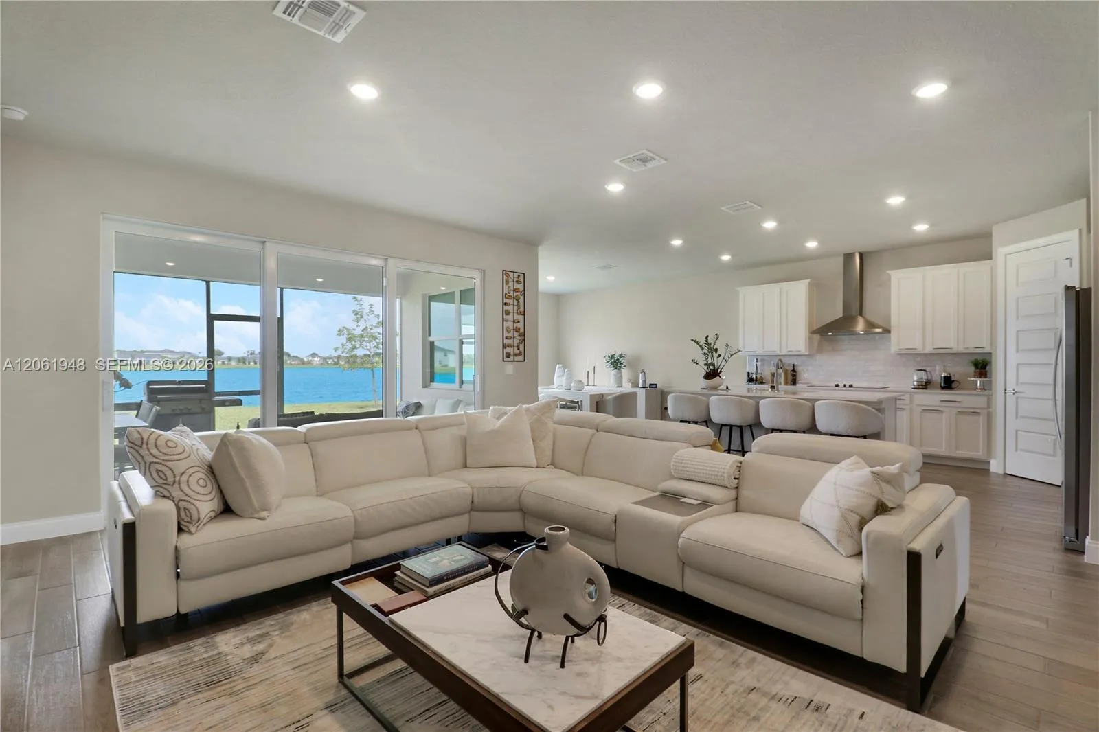 Foto de propiedad en 6489 NW Cloverdale Avenue, Port St. Lucie, FL 34987 Port St. Lucie con MLS# 