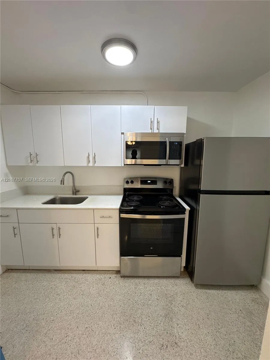 En Renta 649 SW 7th Street 10, Miami, FL 33130, Miami, FL 33130