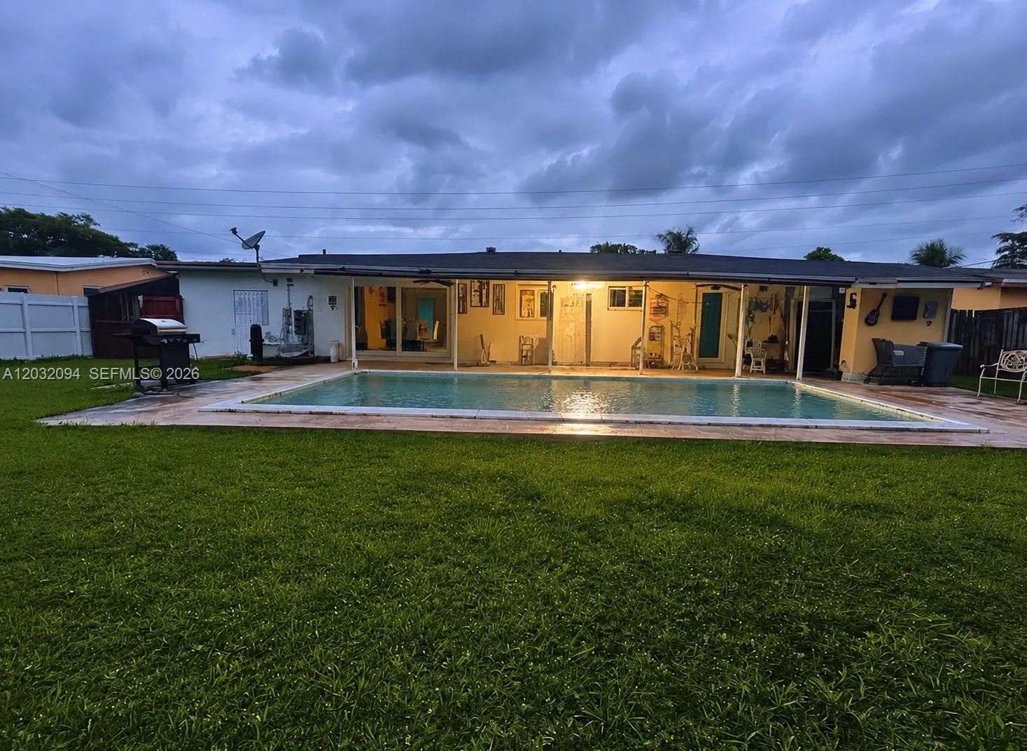 Foto de propiedad en 6492 SW 25th Street, Miramar, FL 33023 Miramar con MLS# 