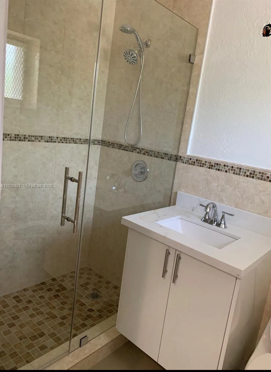 Foto de propiedad en 6498 Collins Avenue 41, Miami Beach, FL 33141 Miami Beach con MLS# 