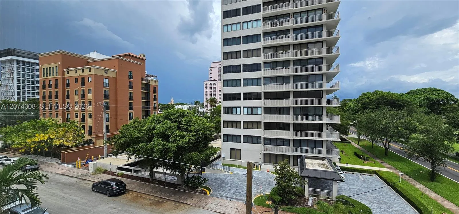 Foto de propiedad en 650 Coral Way 404, Coral Gables, FL 33134 Coral Gables con MLS# 