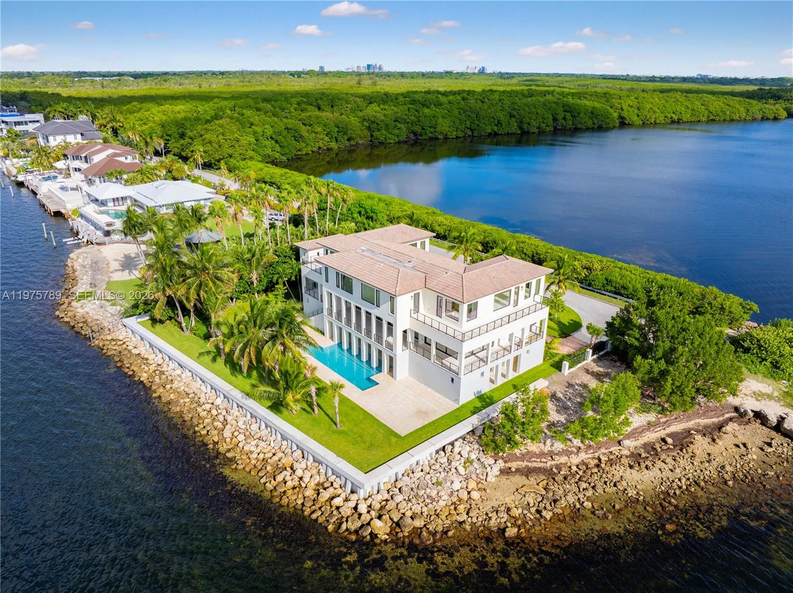 Foto de propiedad en 650 Lugo Avenue, Coral Gables, FL 33156 Coral Gables con MLS# 