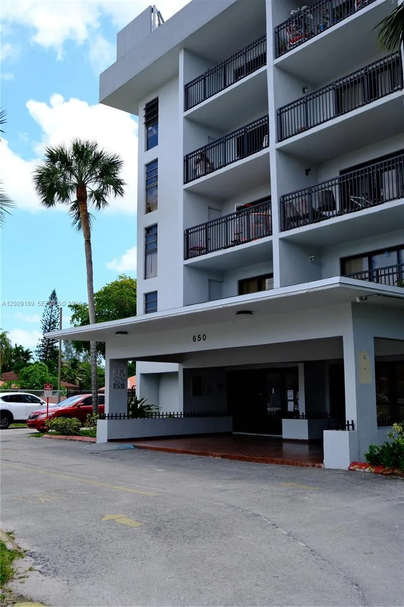 En Venta 650 NE 149th Street 505F, Miami, FL 33161, Miami, FL 33161