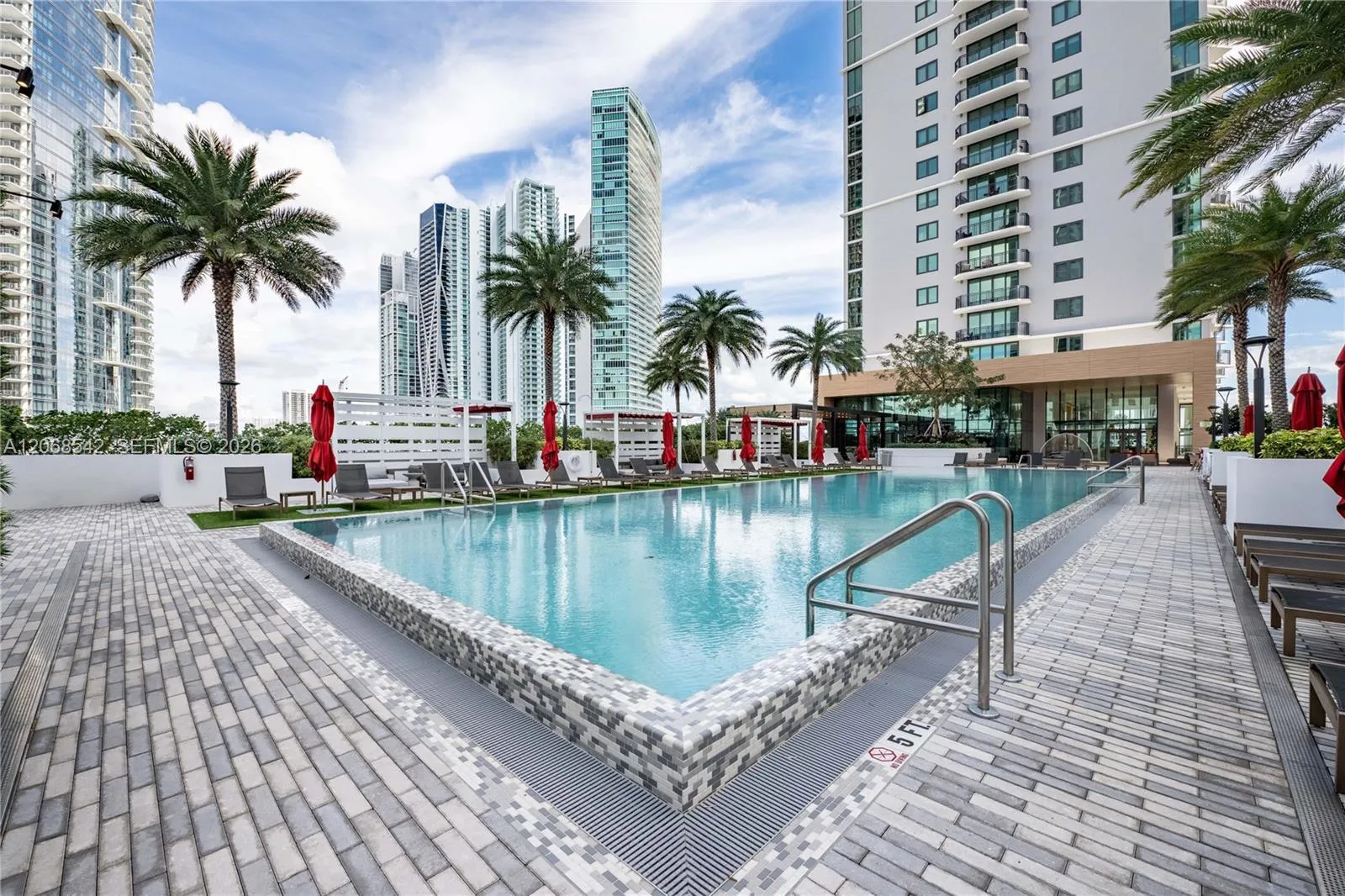 Foto de propiedad en 650 NE 2nd Avenue 4305, Miami, FL 33132 Miami con MLS# 