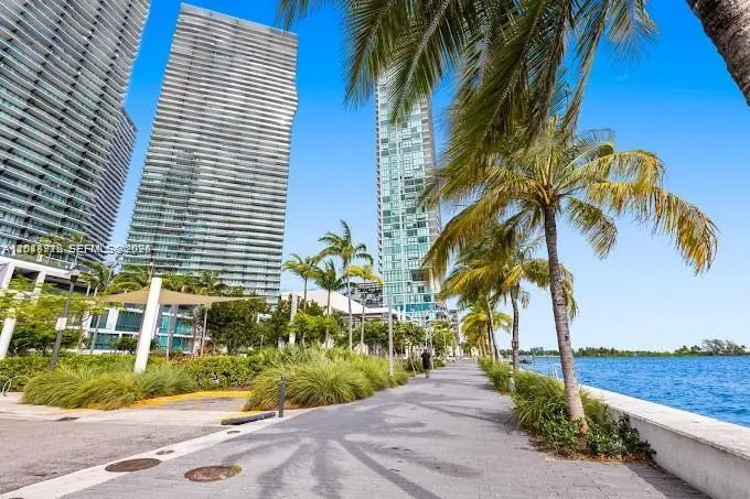 Foto de propiedad en 650 NE 32nd Street 4205, Miami, FL 33137 Miami con MLS# 