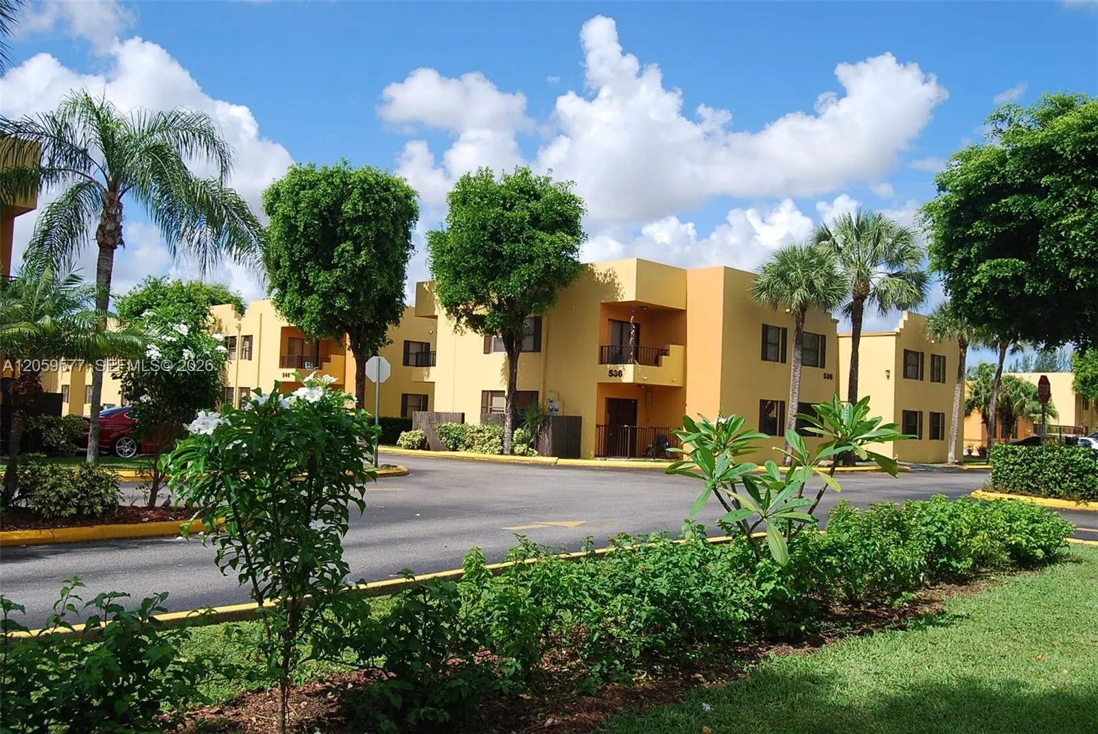 Foto de propiedad en 650 NW 114th Avenue 101, Sweetwater, FL 33172 Sweetwater con MLS# 