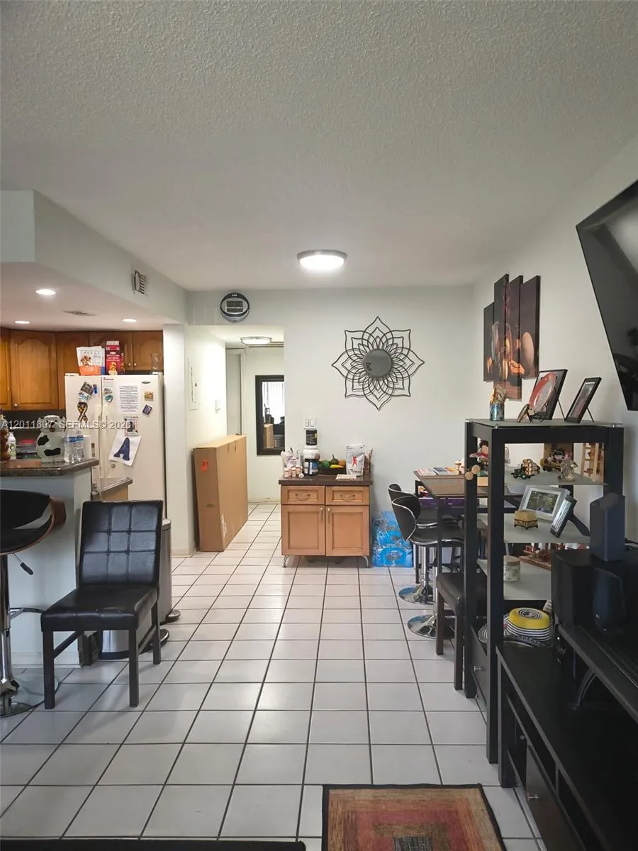 Foto de propiedad en 650 NW 86th Place 3-101, Miami, FL 33126 Miami con MLS# 