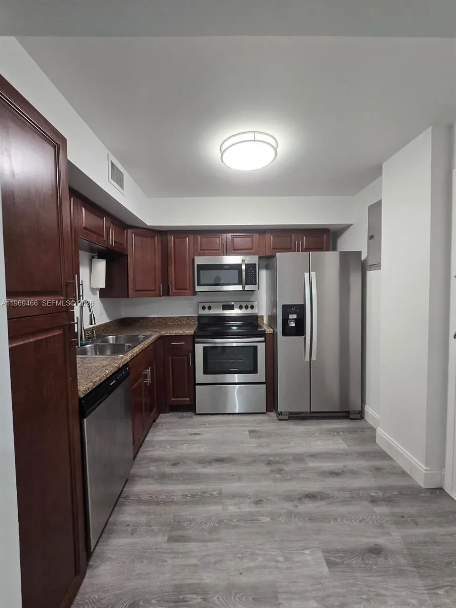 Foto de propiedad en 6500 Cypress Road 301, Plantation, FL 33317 Plantation con MLS# 