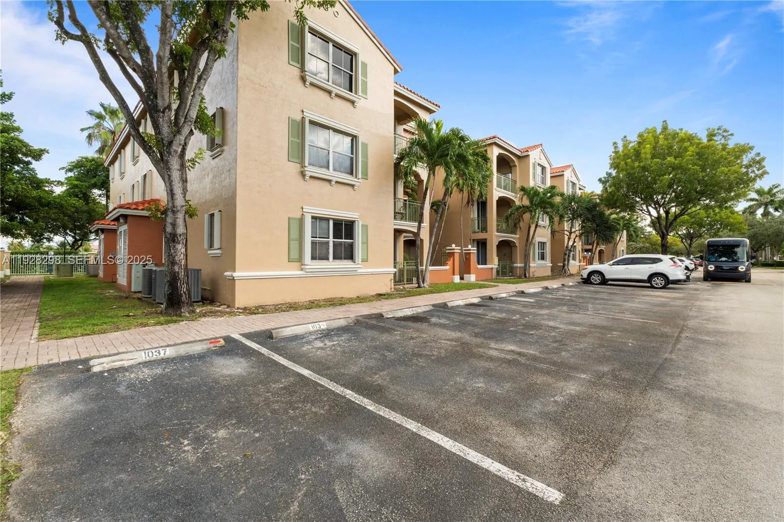 Foto de propiedad en 6500 NW 114th Avenue 1032, Doral, FL 33178 Doral con MLS# 
