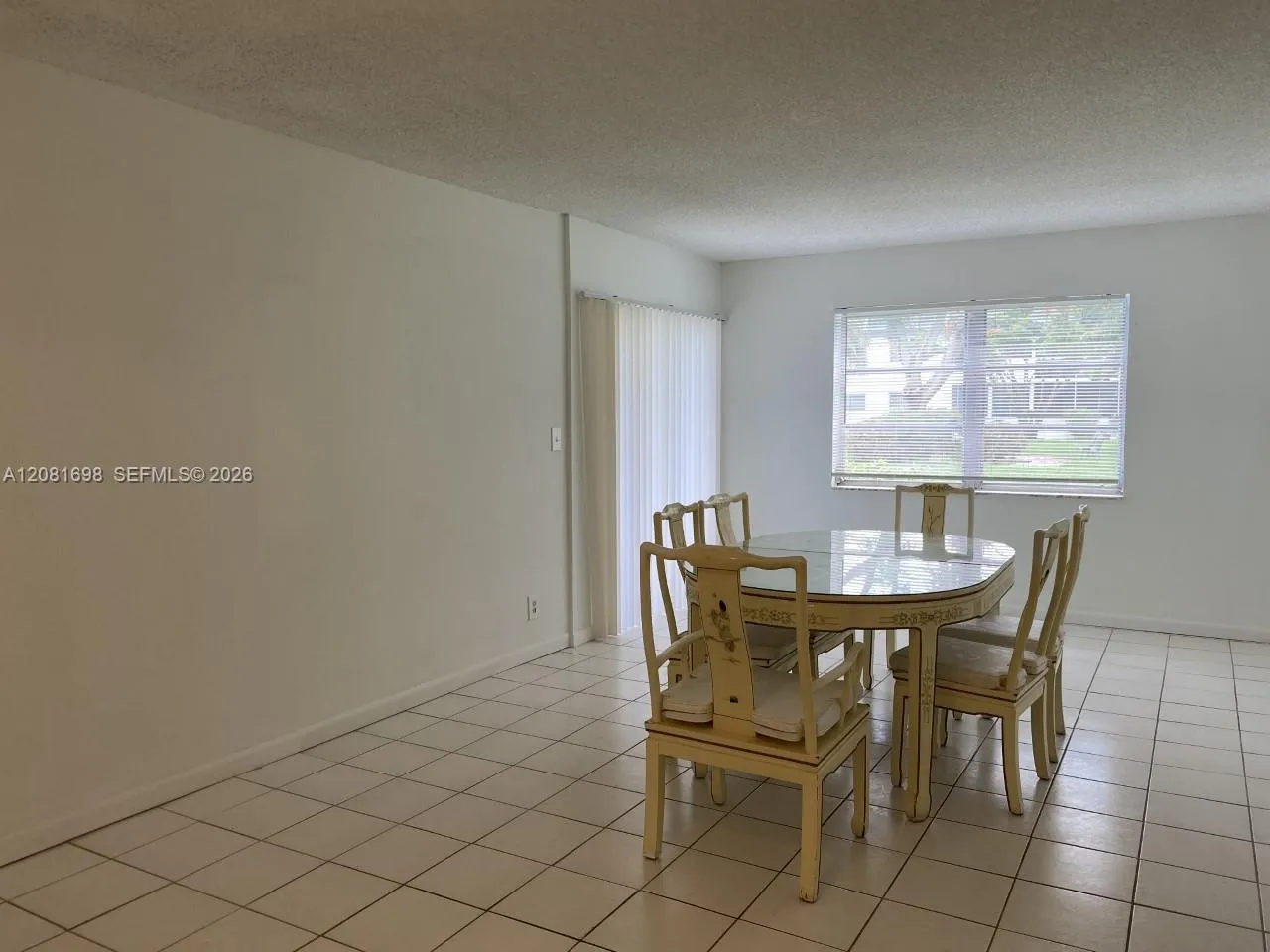 Foto de propiedad en 6505 Winfield Boulevard B-25, Margate, FL 33063 Margate con MLS# 