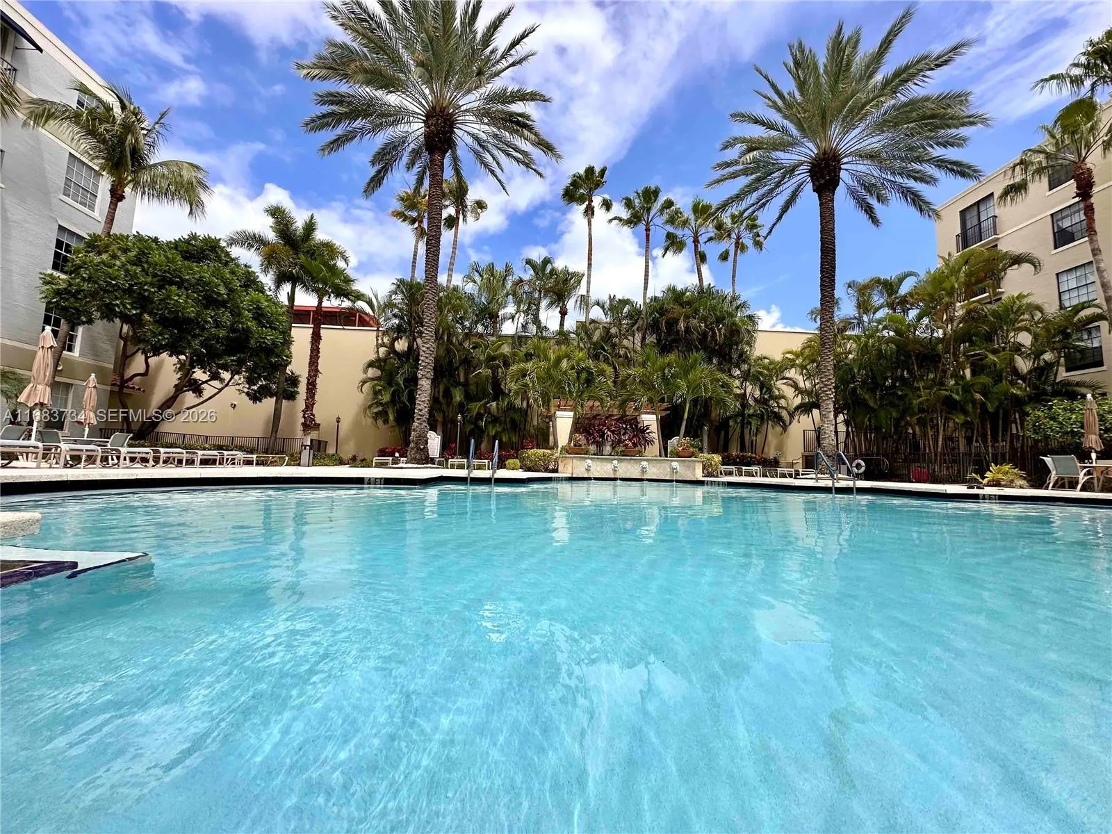 Foto de propiedad en 651 Okeechobee Boulevard 202, West Palm Beach, FL 33401 West Palm Beach con MLS# 