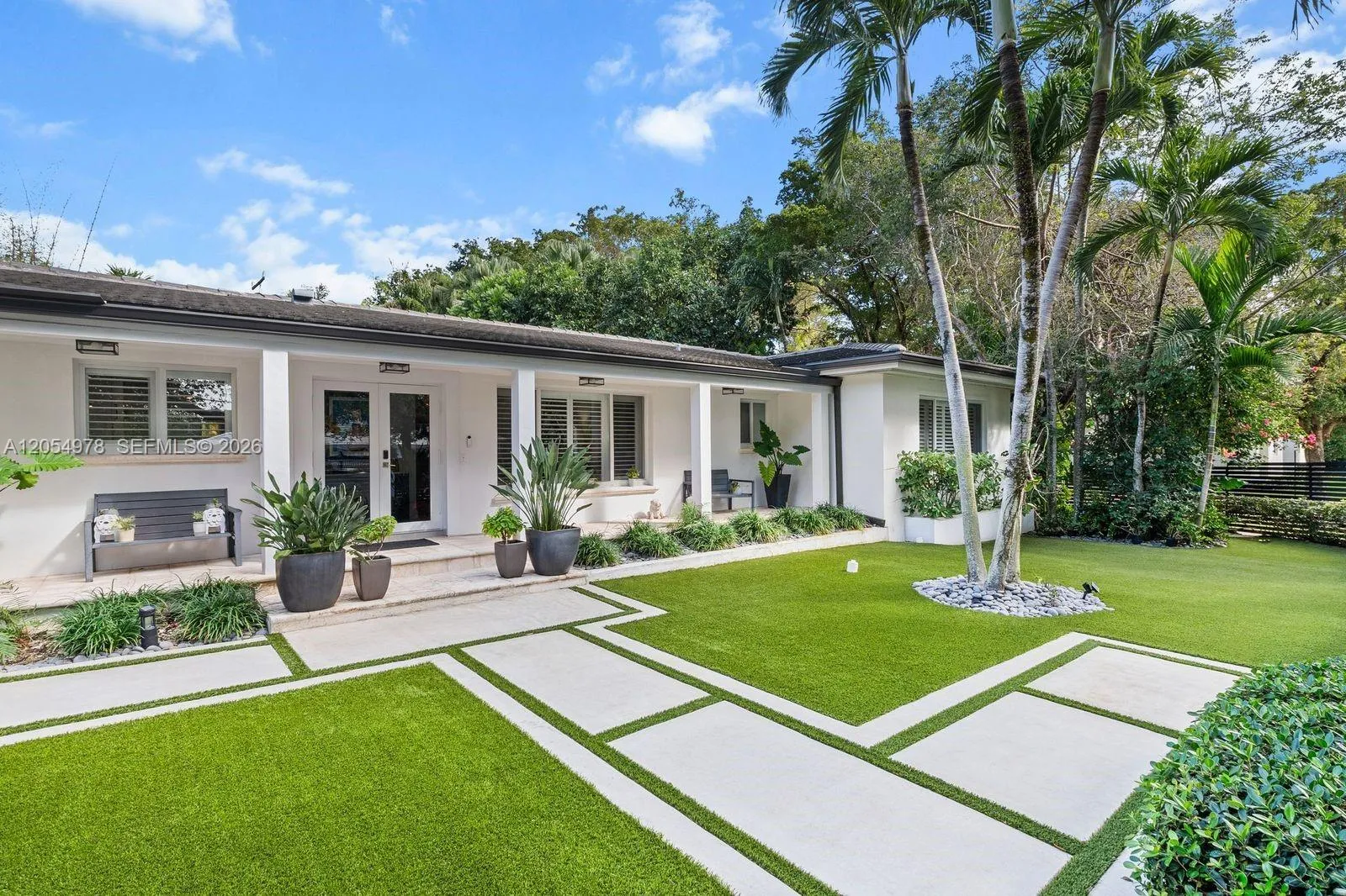 Foto de propiedad en 6511 Riviera Drive, Coral Gables, FL 33146 Coral Gables con MLS# 