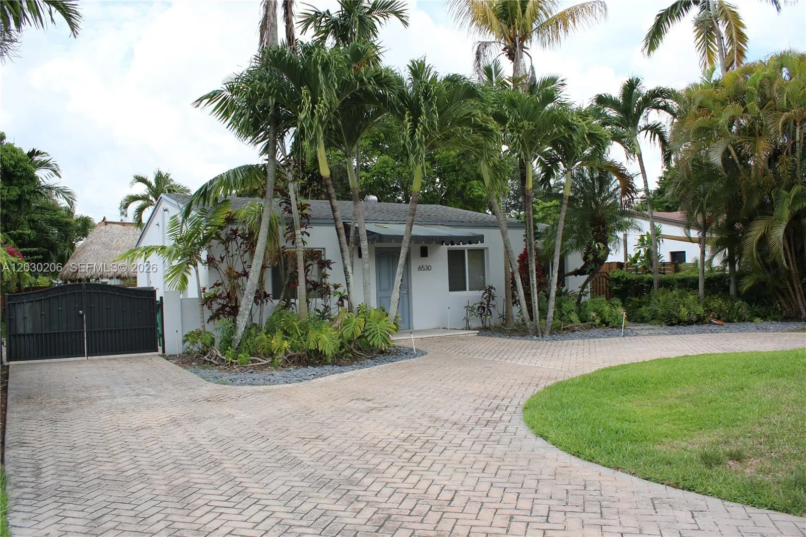 Foto de propiedad en 6530 SW 43rd Street, Miami, FL 33155 Miami con MLS# 