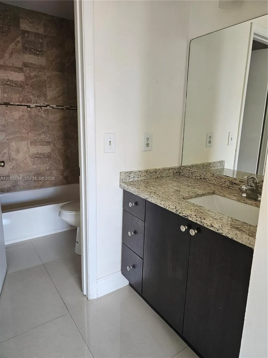 Foto de propiedad en 6535 W 27th Court 24-48, Hialeah, FL 33016 Hialeah con MLS# 