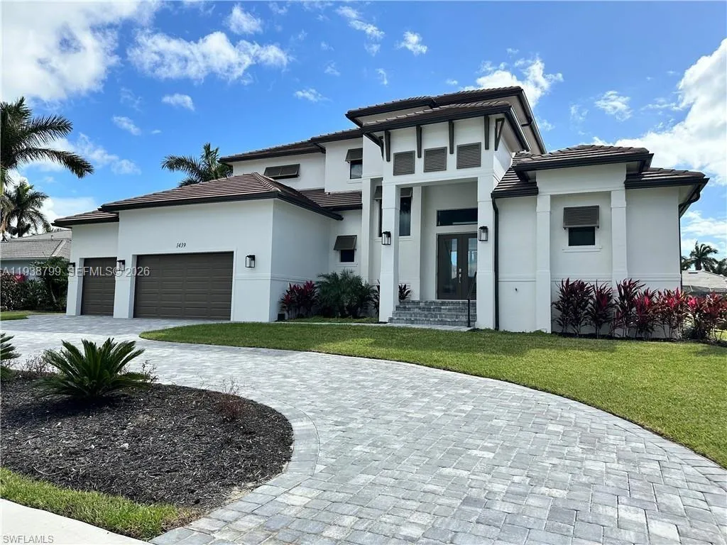 Foto de propiedad en 654 Bamboo Court, Marco Island, FL 34145 Marco Island con MLS# 