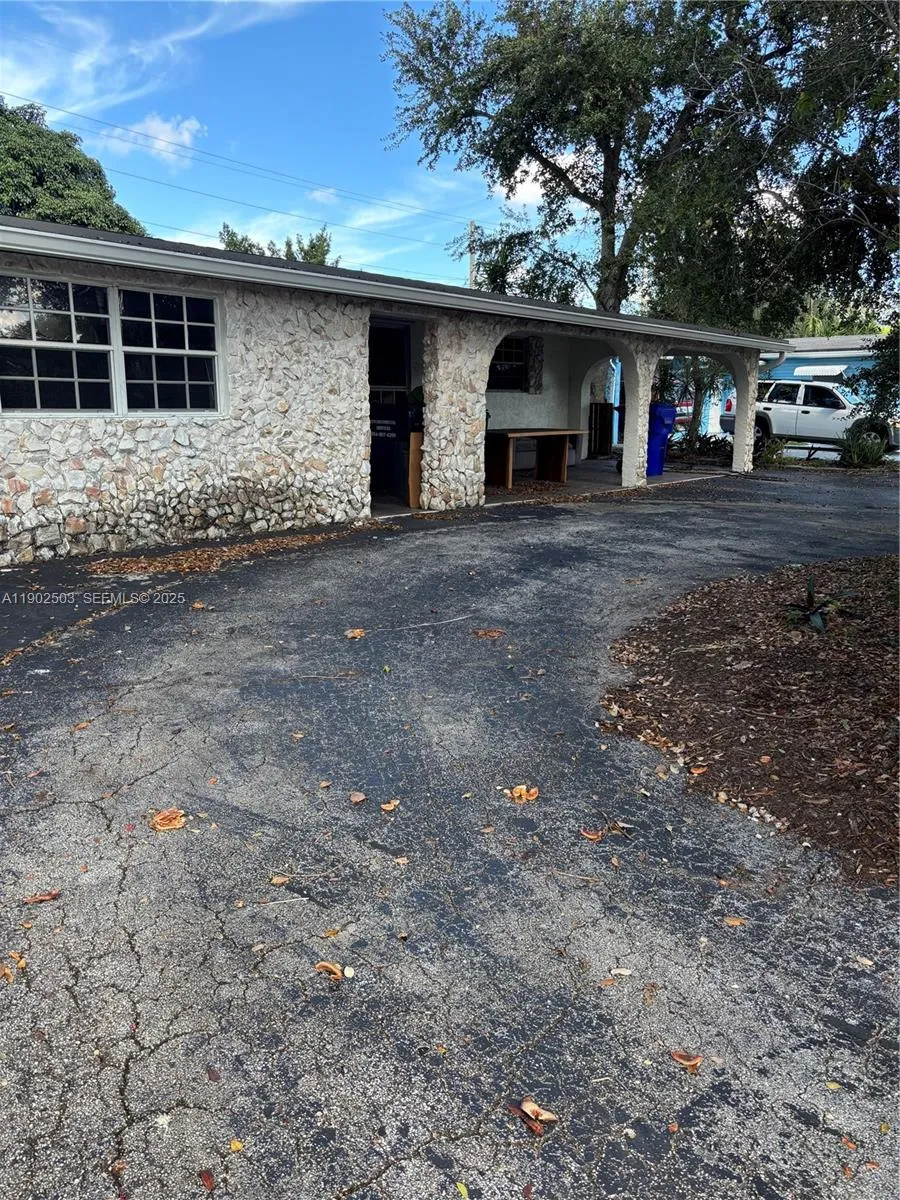 Foto de propiedad en 6541 Sherman Street, Hollywood, FL 33024 Hollywood con MLS# 