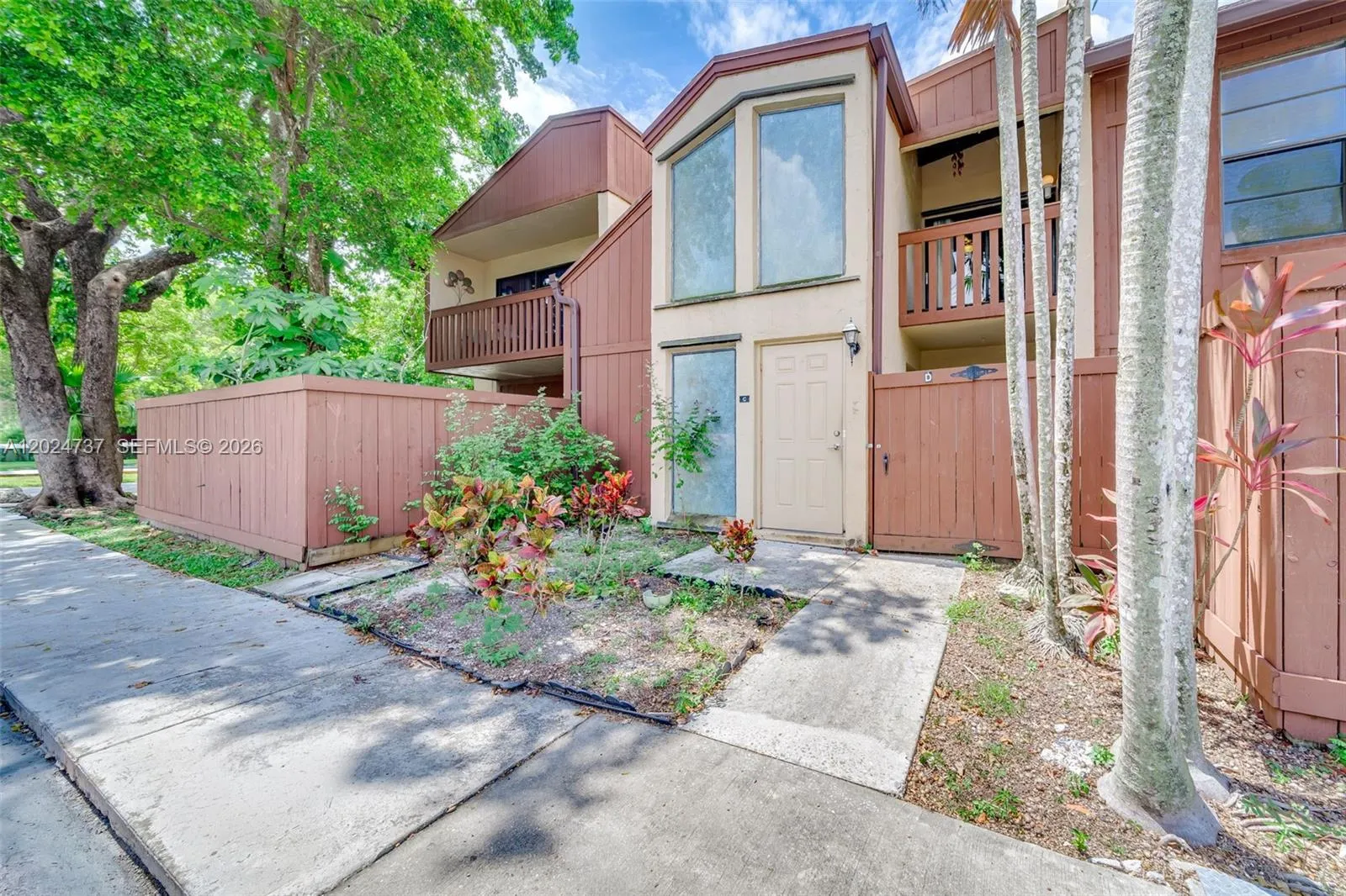 Foto de propiedad en 6547 SW 116th Place C, Miami, FL 33173 Miami con MLS# 
