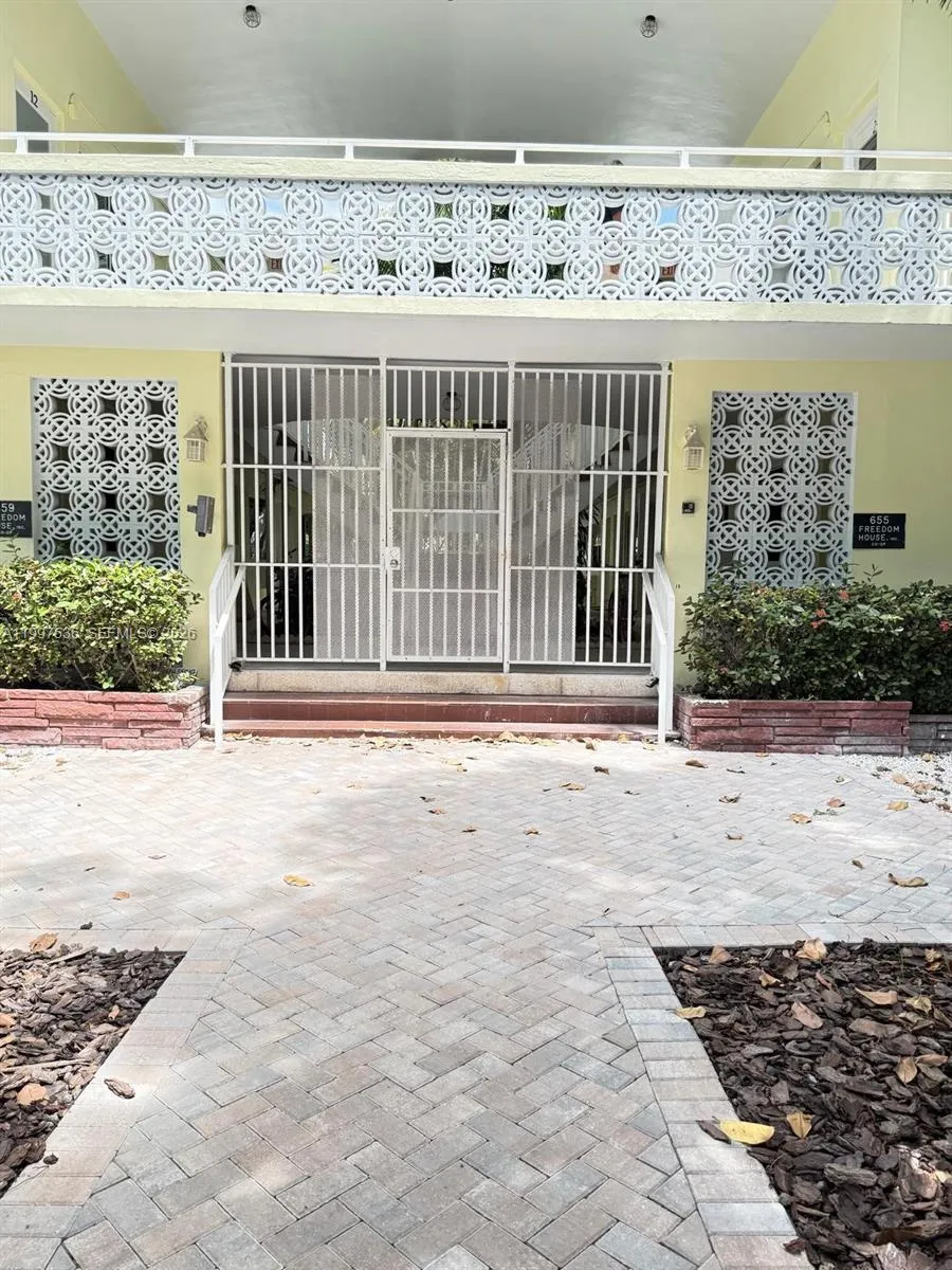 Foto de propiedad en 655 Meridian Avenue 2, Miami Beach, FL 33139 Miami Beach con MLS# 