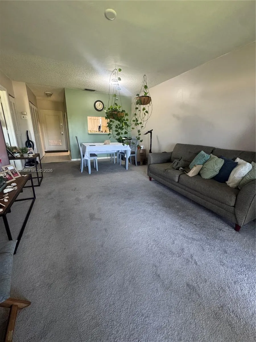 Foto de propiedad en 6550 Royal Palm Boulevard 304A, Margate, FL 33063 Margate con MLS# 