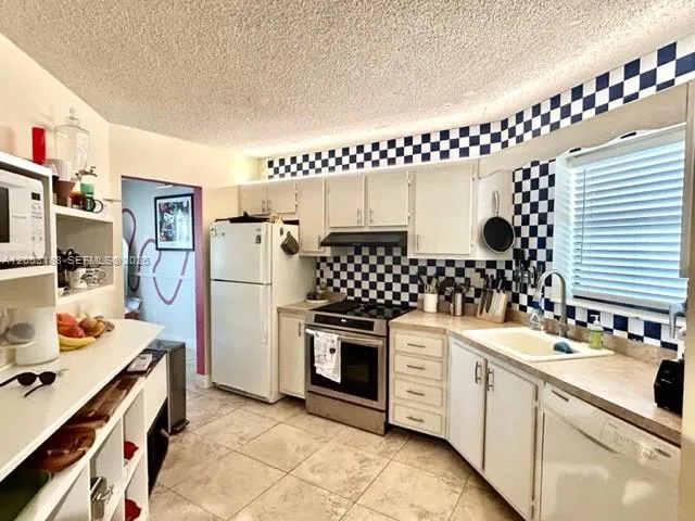 Foto de propiedad en 6555 W Broward Boulevard 306, Plantation, FL 33317 Plantation con MLS# 