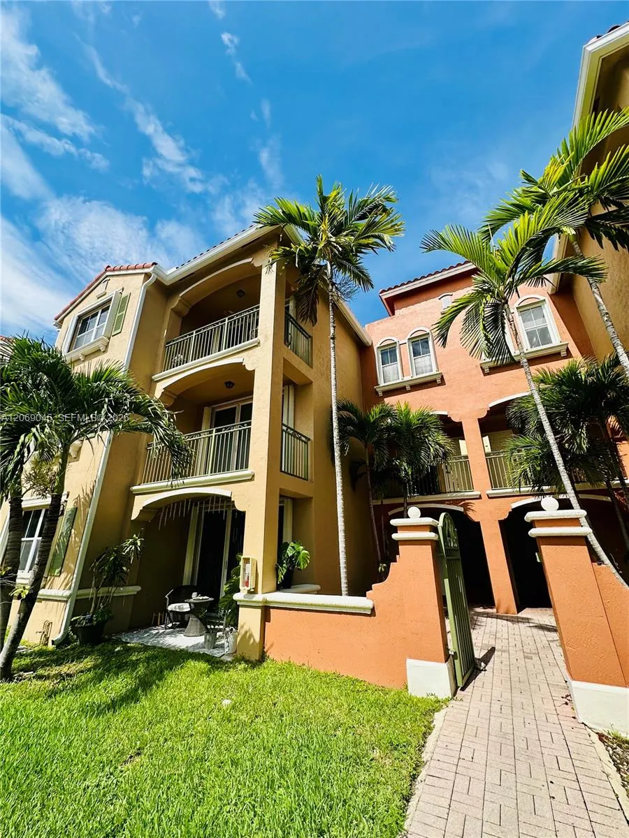 Foto de propiedad en 6560 NW 114th Avenue 523, Doral, FL 33178 Doral con MLS# 