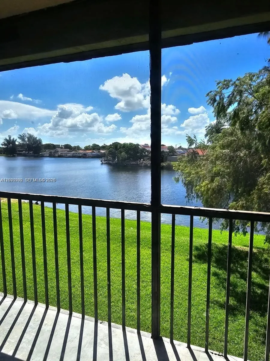 Foto de propiedad en 6565 W 26th Drive 204-34, Hialeah, FL 33016 Hialeah con MLS# 