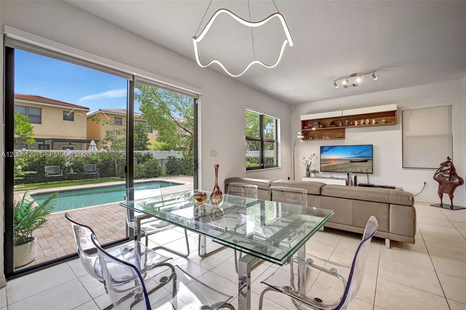 En Renta 657 NE 191st Street, Miami, FL 33179, Miami, FL 33179