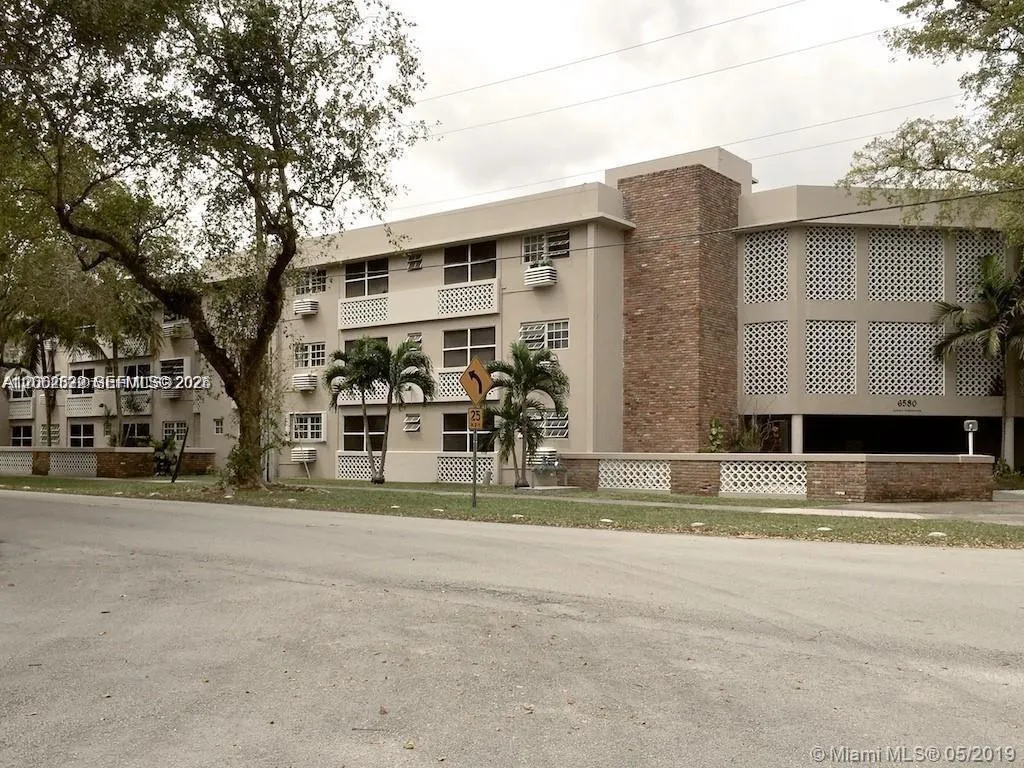 Foto de propiedad en 6580 Santona Street A39, Coral Gables, FL 33146 Coral Gables con MLS# 