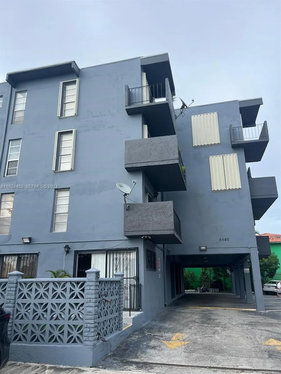 Foto de propiedad en 6580 W Flagler Street 309, Miami, FL 33144 Miami con MLS# 
