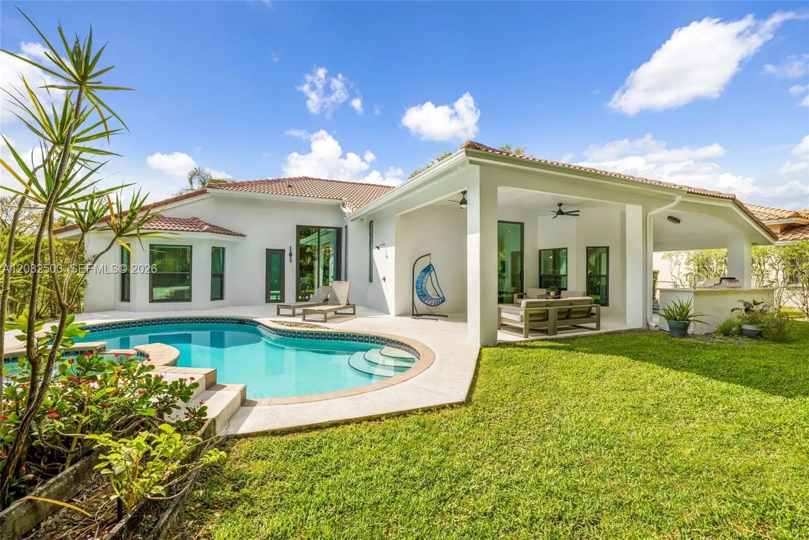 Foto de propiedad en 6586 NW 97th Drive, Parkland, FL 33076 Parkland con MLS# 