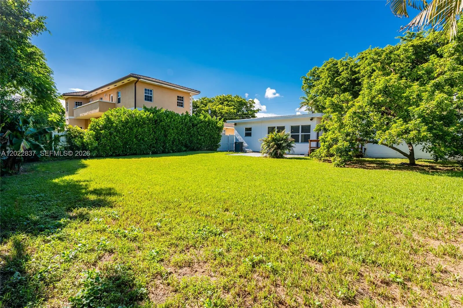 Foto de propiedad en 66 NW 87th Street, El Portal, FL 33150 El Portal con MLS# 