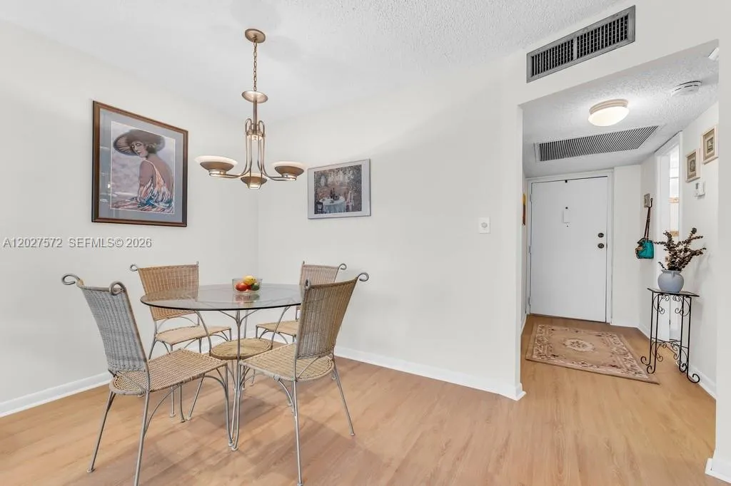 Foto de propiedad en 6600 Cypress Road 310, Plantation, FL 33317 Plantation con MLS# 