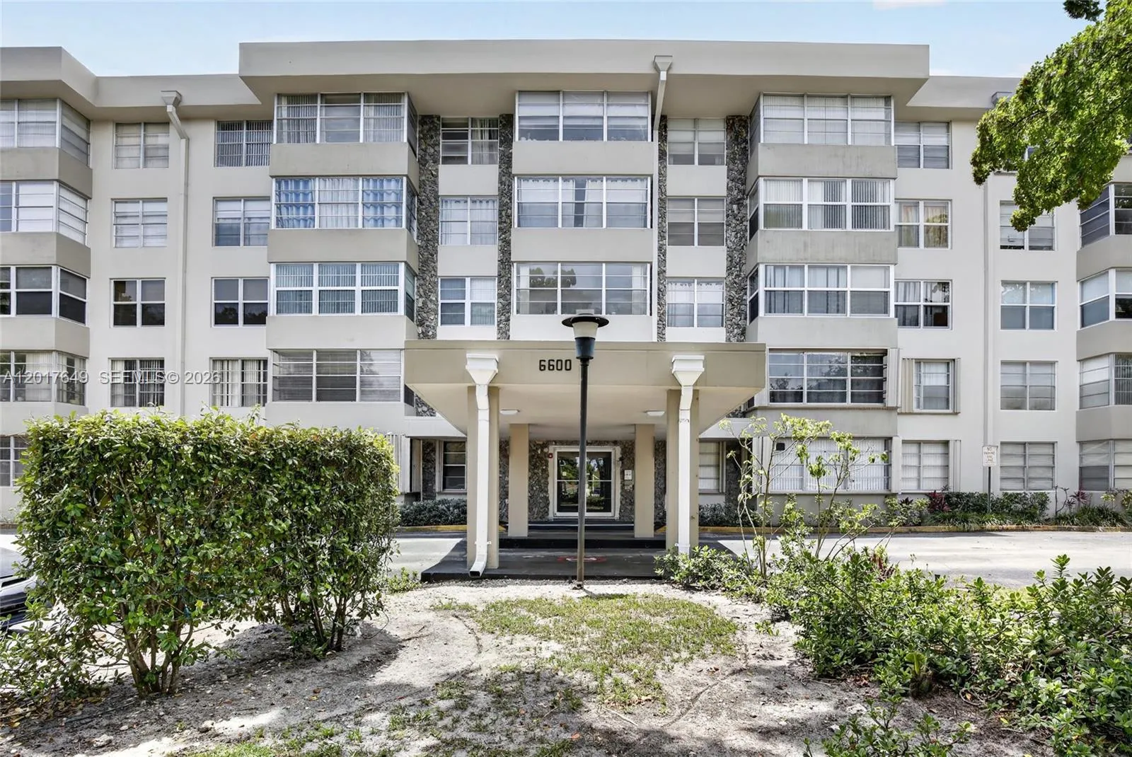 Foto de propiedad en 6600 Cypress Road 504, Plantation, FL 33317 Plantation con MLS# 
