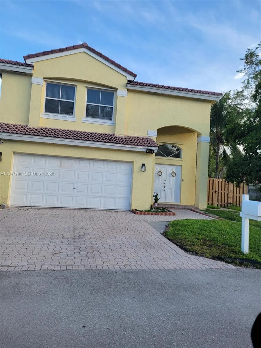 Foto de propiedad en 6606 Saltaire Terrace, Margate, FL 33063 Margate con MLS# 